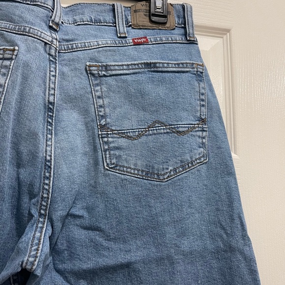 New Wrangler Five Star Relaxed To Regular Boot Fit Jeans - Picture 8 of 13